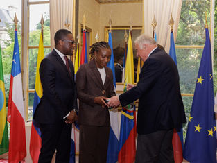 Le Sénat français rend hommage à la star haïtienne Melchie Dumornay