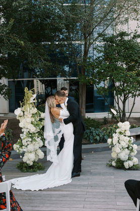 Ceremony flowers by Montreal florist