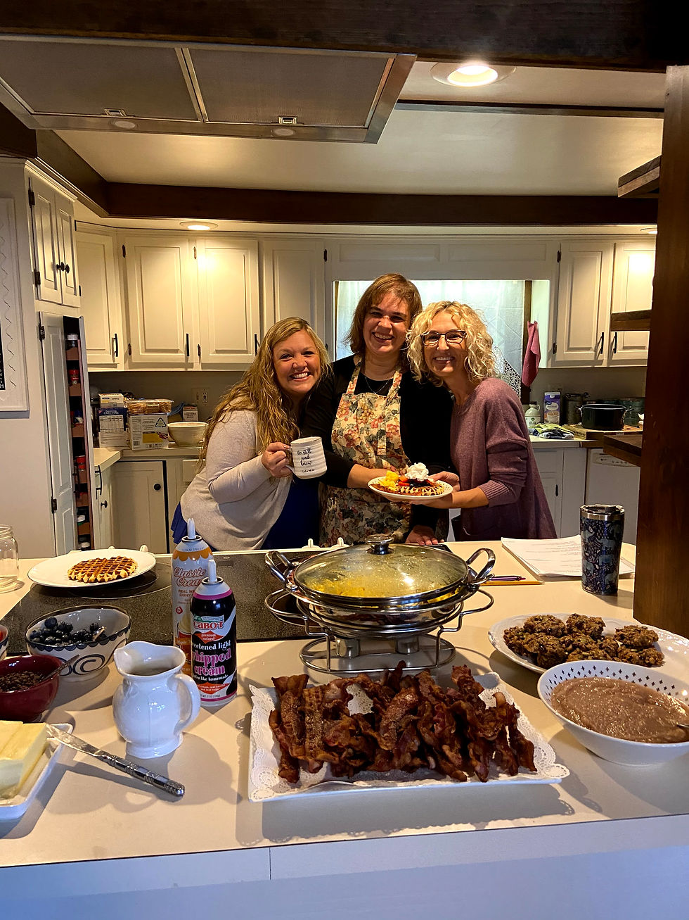 Pasture Retreat in the kitchen with friends
