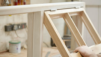 Carpenter Zusammenbauen bildet eben von