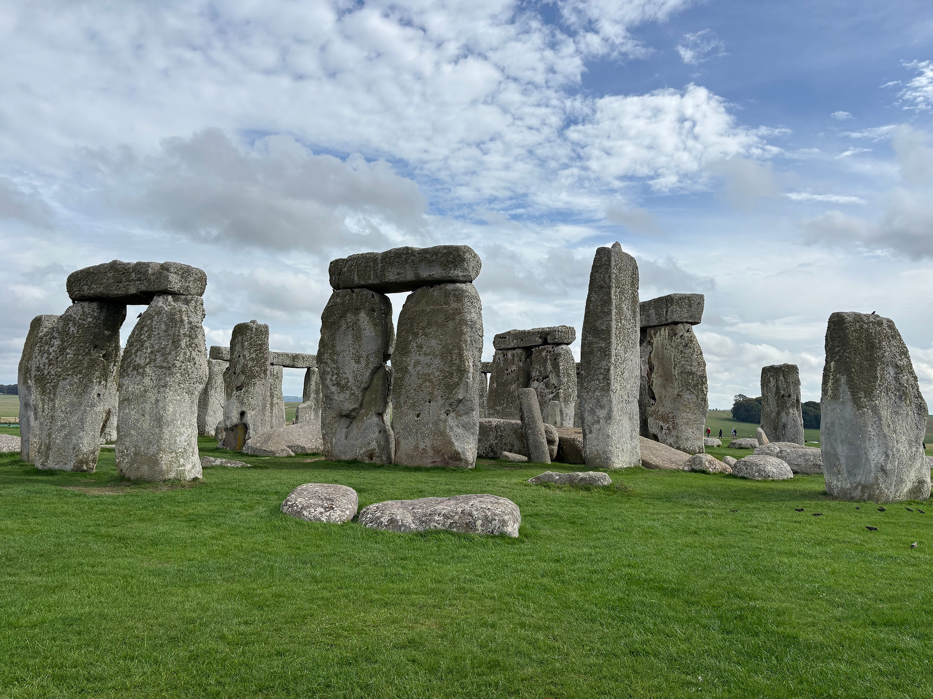 stone henge- stones aligned in various ways 