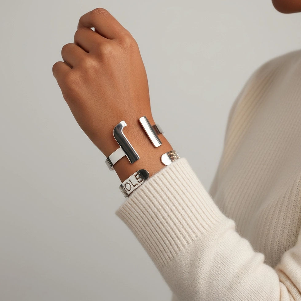 縮圖：Woman wearing silver ISOLENE Logo Bangle, with white sweater on her wrist.