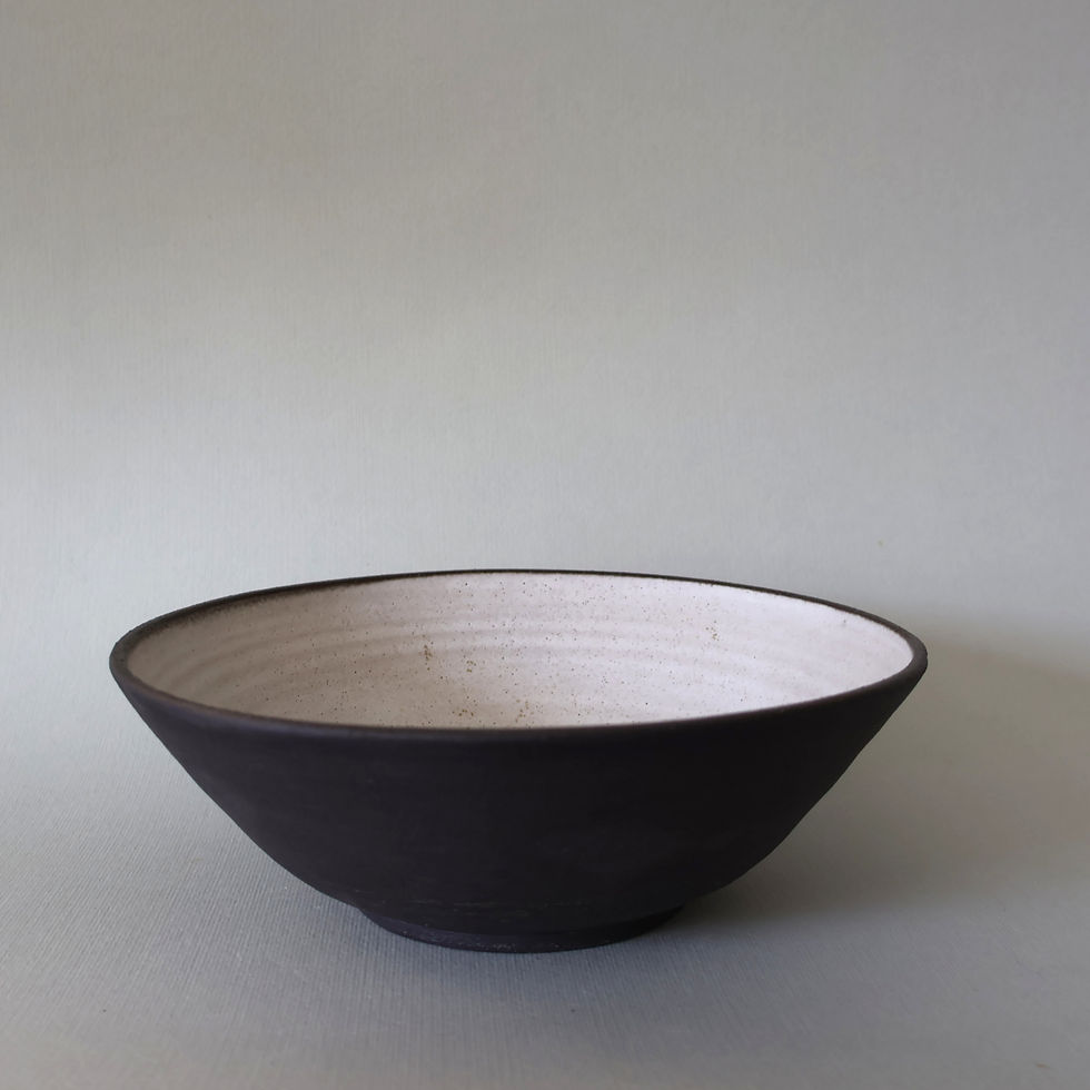 תמונה ממוזערת: קערה שחורה לבנה