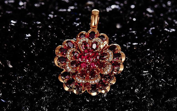 jewelry-g0219323d7_640.jpg