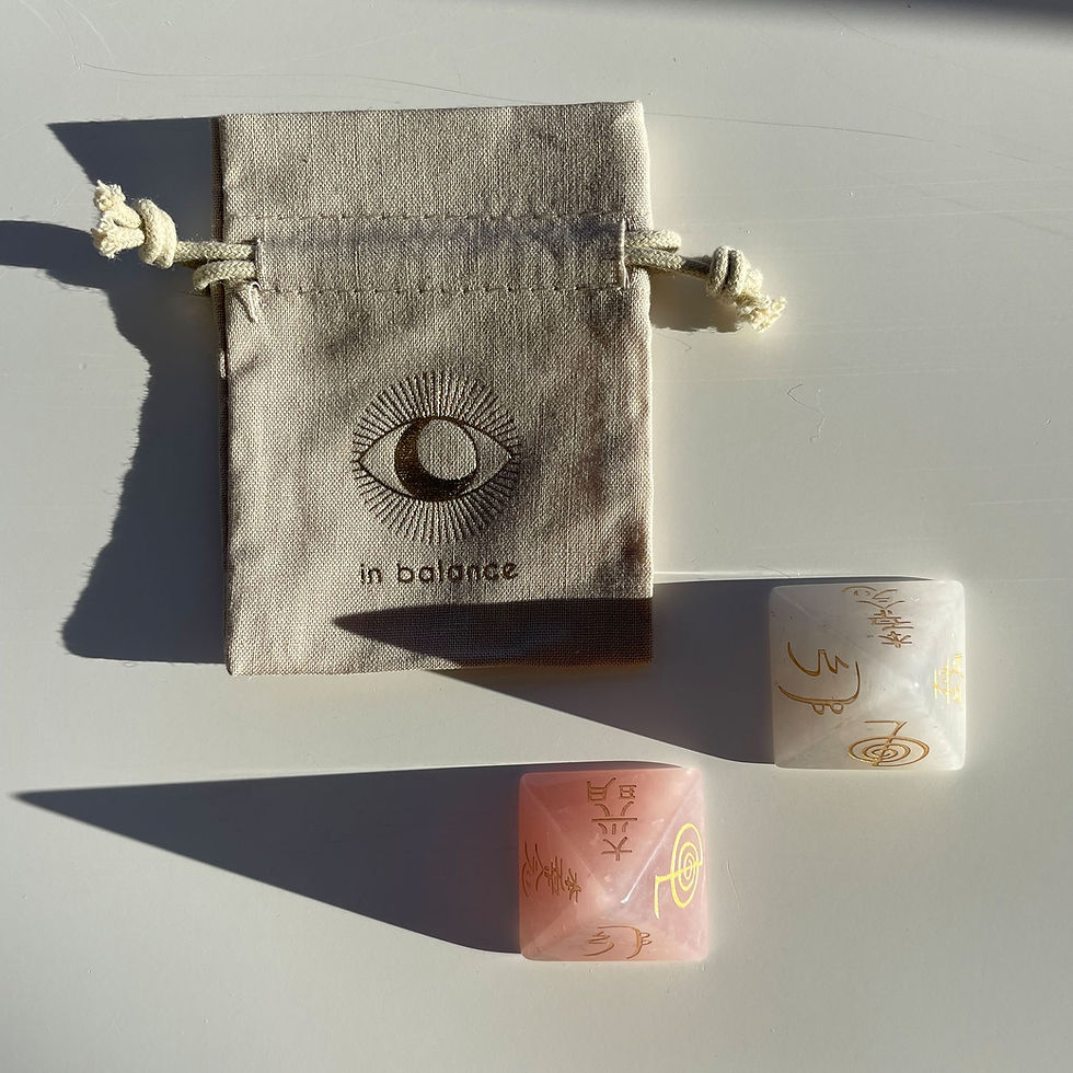 Miniaturbild: Kristallpyramide mit Reiki Symbolen