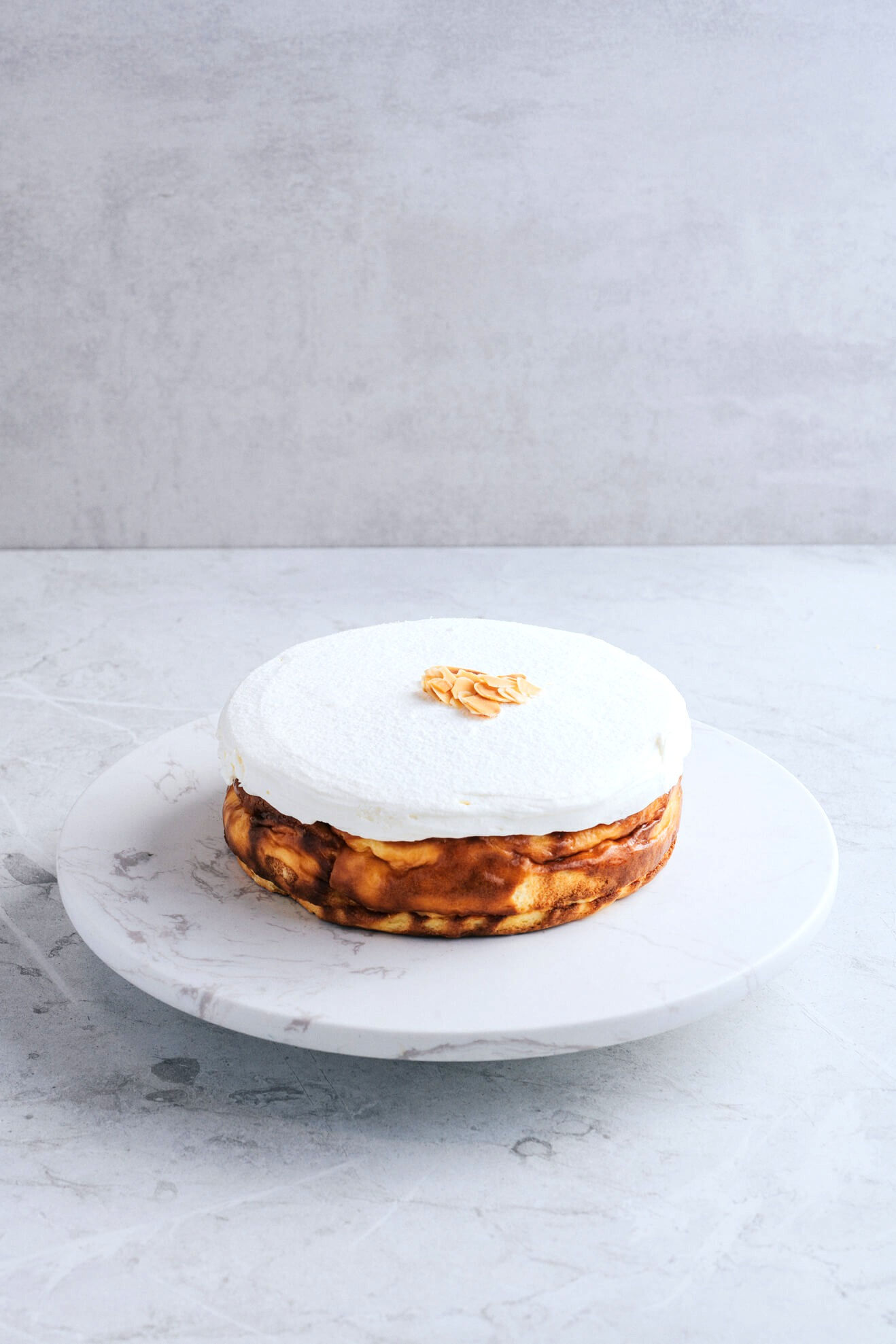 海鹽奶蓋巴斯克半熟乳酪(Salty Milk Foam Basque cheesecake)