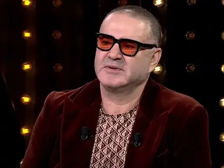 Şafak Sezer Kimdir?