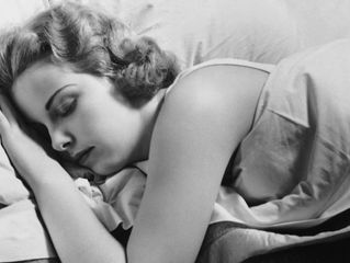 Dormir pouco é "tão mau para a saúde quanto fumar"