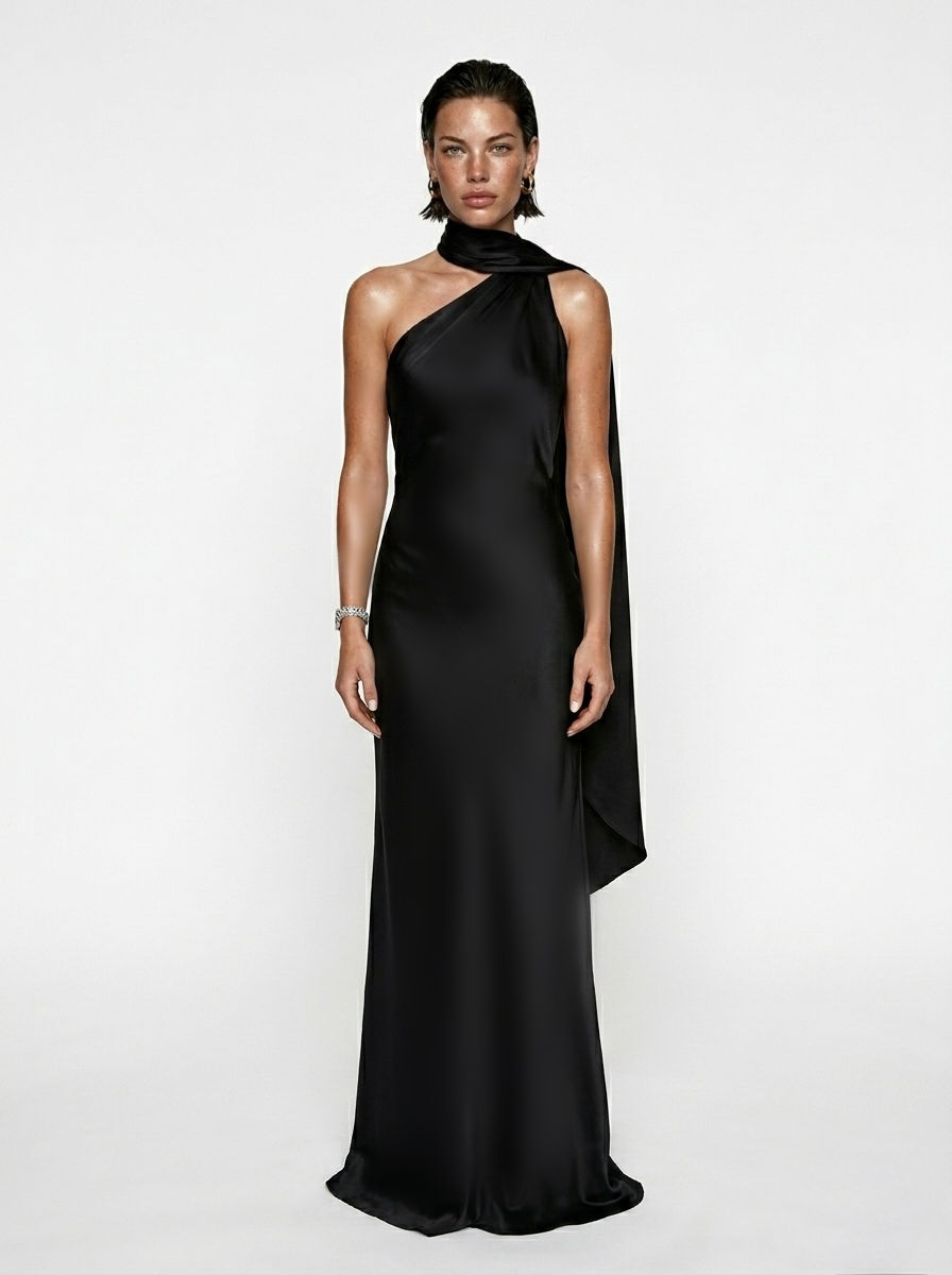 Lottie in Black Maxi Elbise