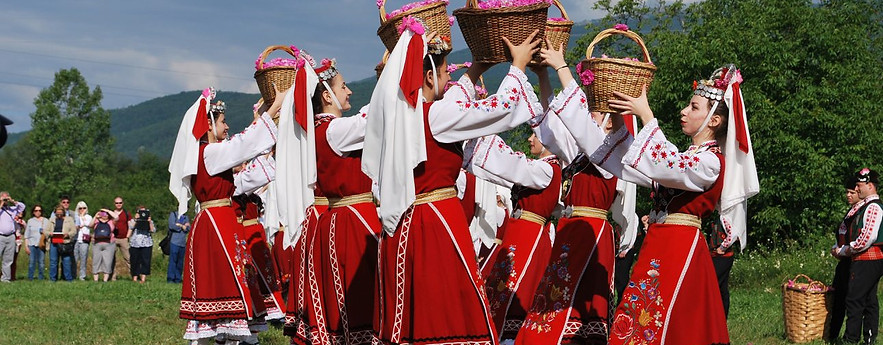 DANCERS-ROSE-FESTIVAL-e1591032955444-1290x540.jpg