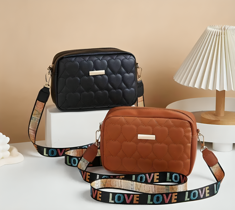 Cartera Love