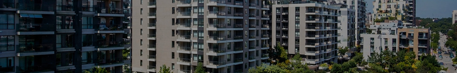 Moving truck in Waterloo apartment compl