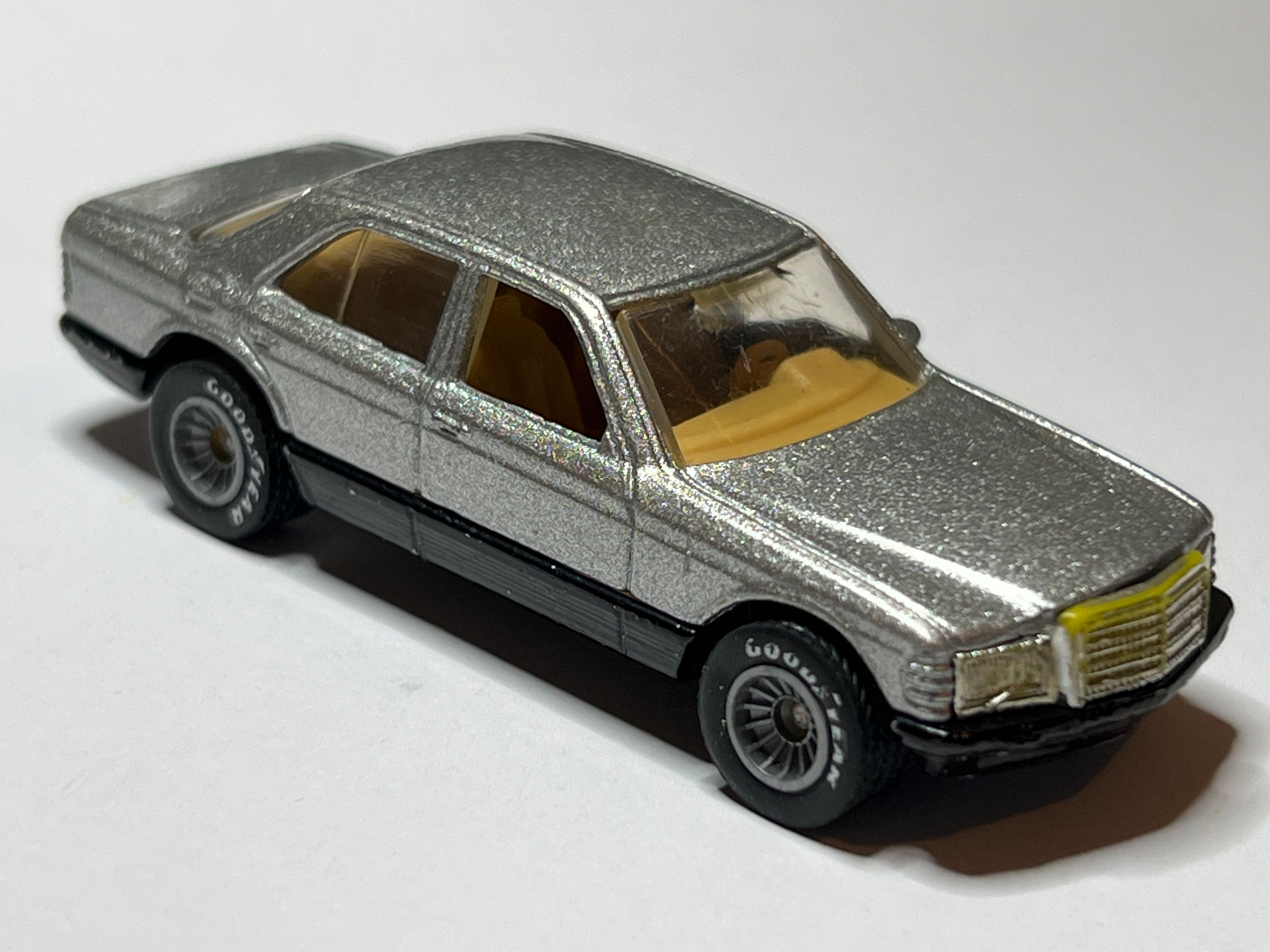 Mercedes 380 SEL (1983)