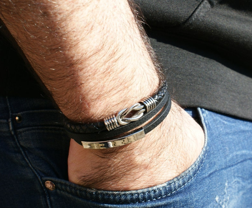 الصورة المصغرة: Bracelet des "Liens" en cuir