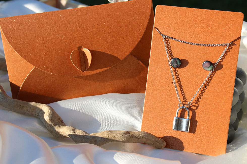 Miniatyrbilde: Enveloppe cadeau nacrée avec une carte à bijoux
