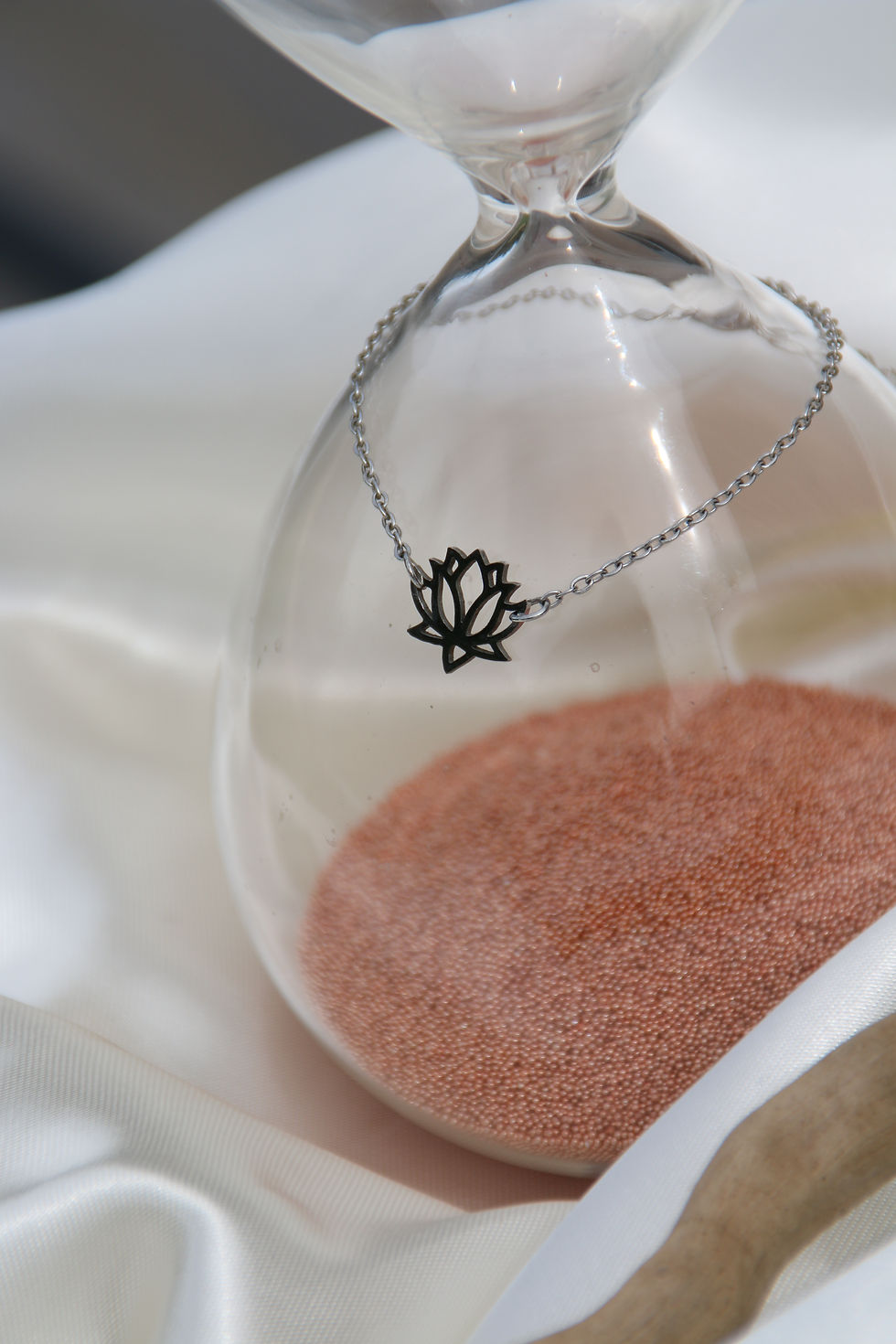Thumbnail: bracelet lotus