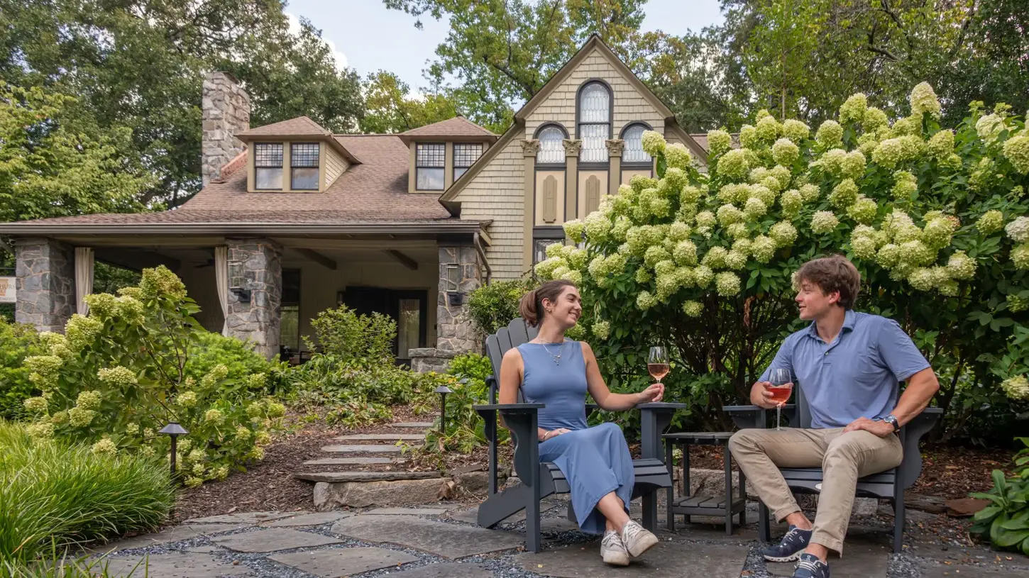 Cozy lounge area with boutique décor at Stonehurst Place bed and breakfast