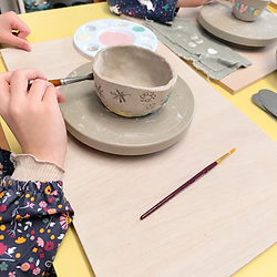Pot en cours de modelage