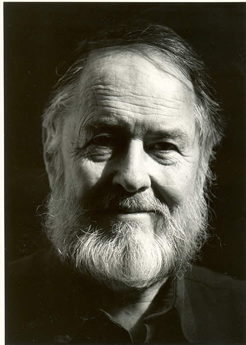 Дэвид Лойе (1926–2022) — психолог, теоретик эволюционных систем, автор цикла интегральных работ, посвящённых Ч. Дарвину