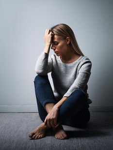 Pige med spiseforstyrrelse og følelsesmæssig sult