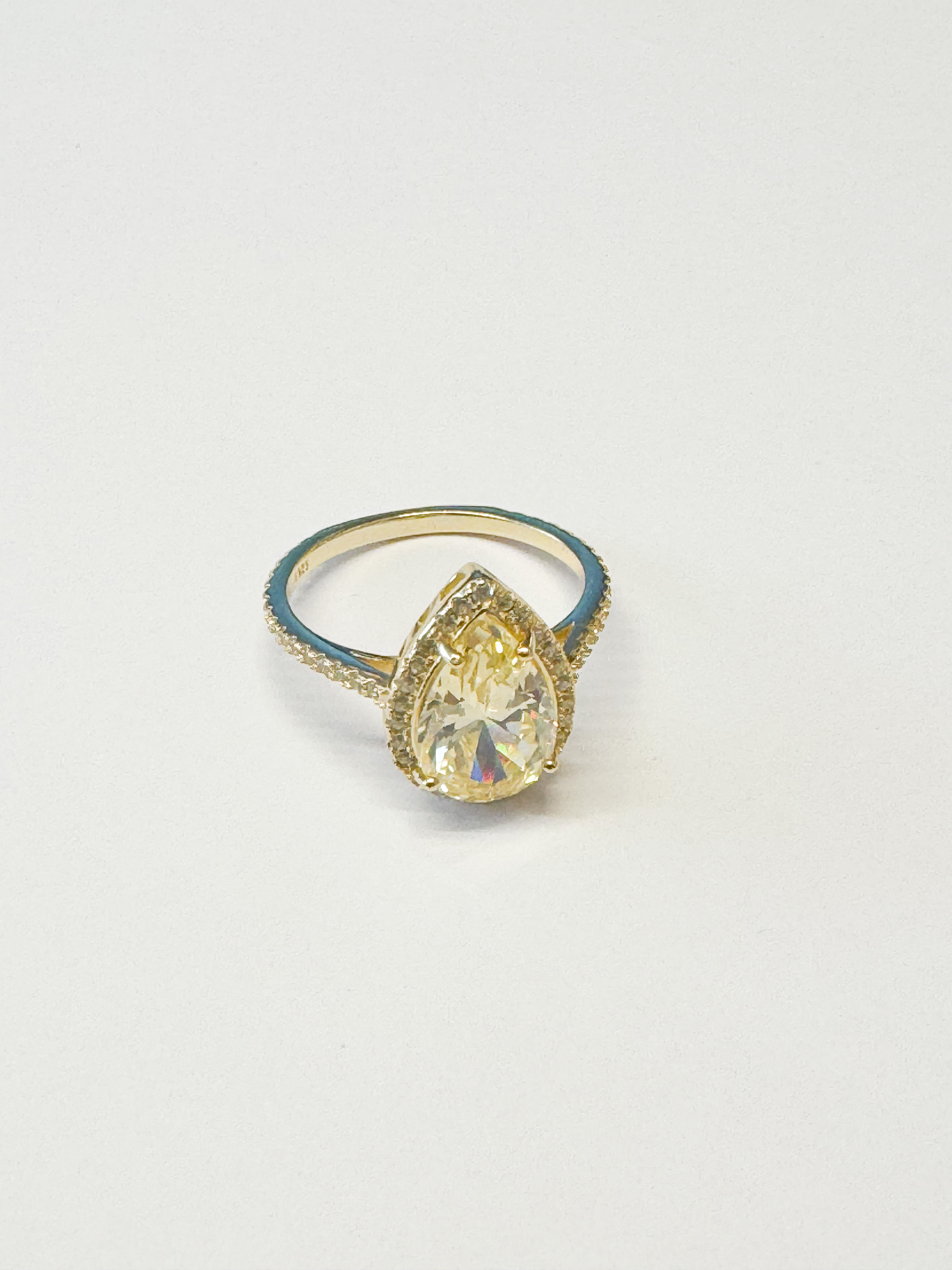 Anel gota yellow fancy