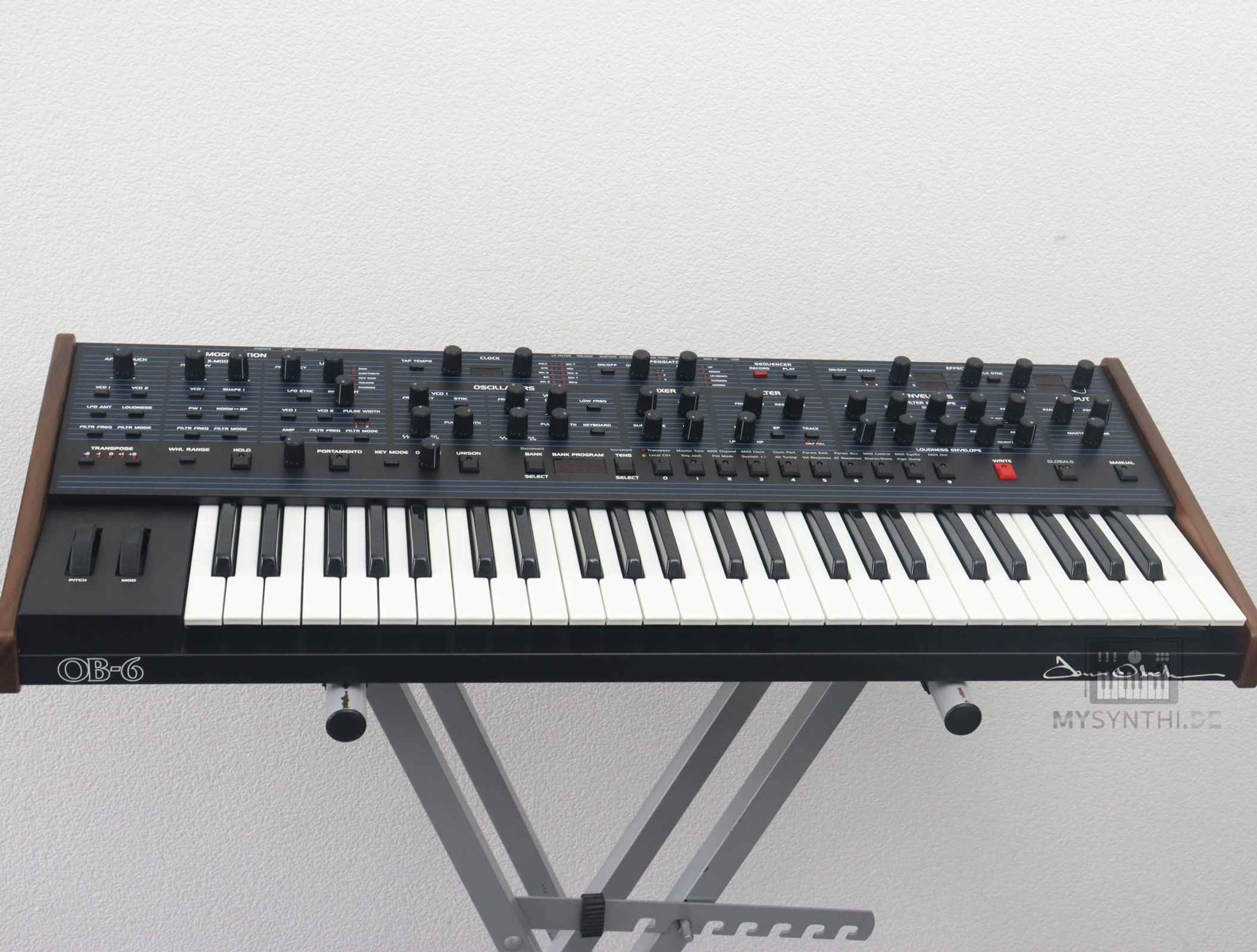 Sequential OB-6 - 49 Tasten Analog Synthesizer + OVP + 2 Jahre Gewährleistung