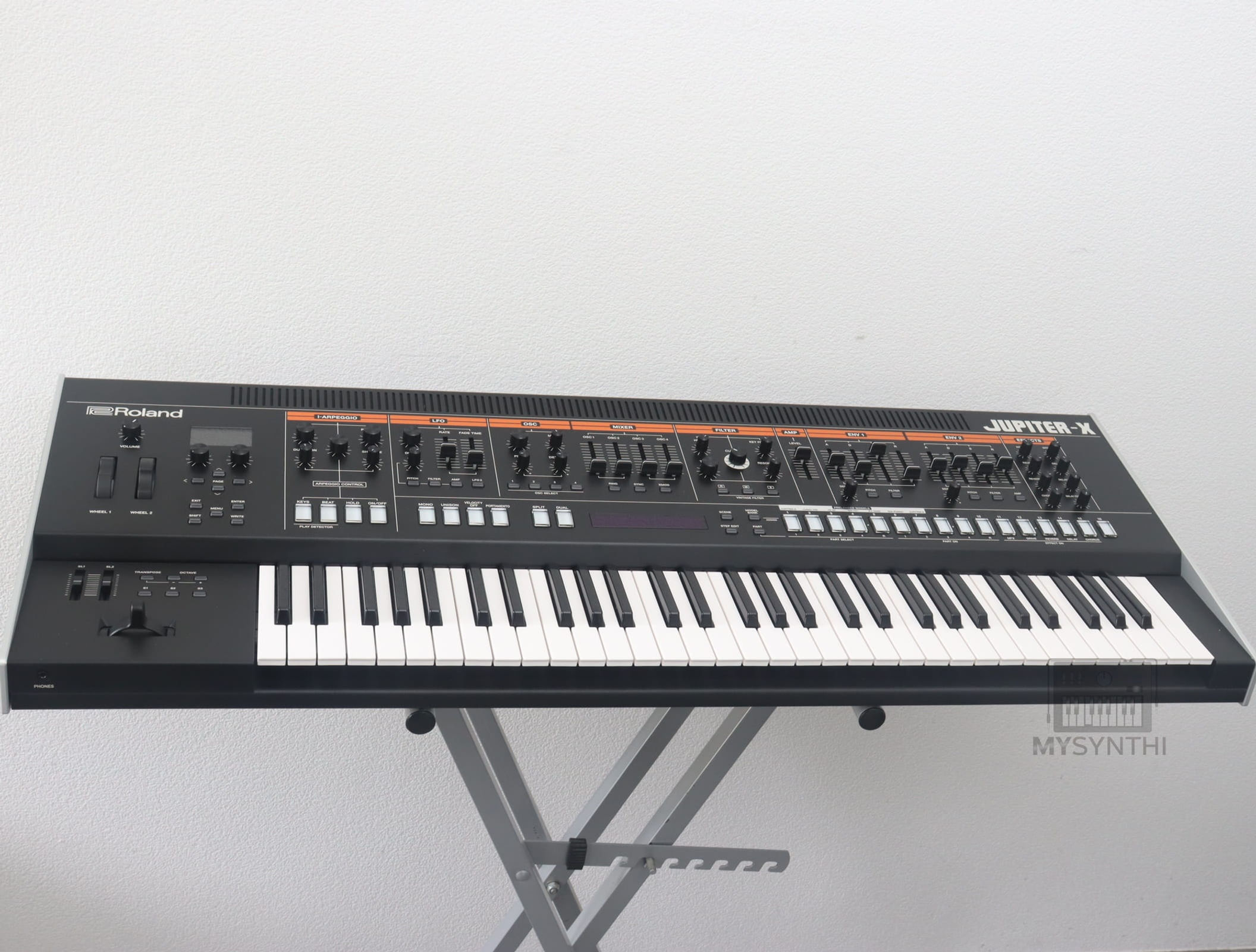 Roland Jupiter-X - 61 Tasten Workstation Synthesizer + OVP + 2 J. Gewährleistung