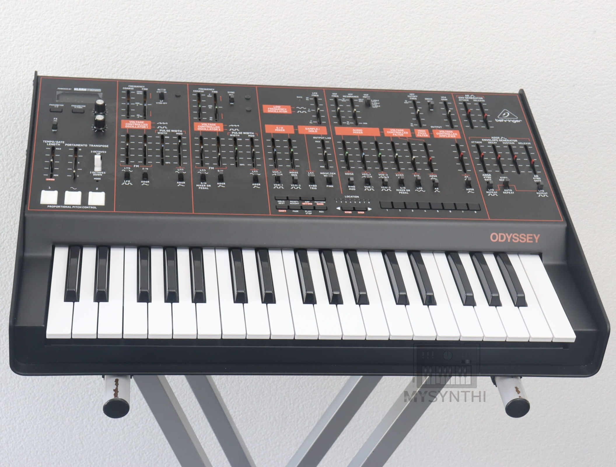 Behringer Odyssey - 37 Tasten Analog Synthesizer + OVP + 2 Jahre Gewährleistung