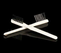 AC 103 Mini Brush with Magnet.jpg