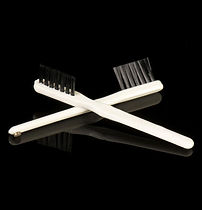 AC 103 Mini Brush with Magnet.jpg