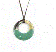 Pendant in blond horn and green emerald lacquer