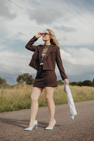 Girl in Convertible on a Summer Day - A Summer Roadtrip | Roadtrip Photos | Map Photos | Editorial Photography | Travel Photography | Creative Roadtrip Photoshoot | Book Inspired Photoshoot 