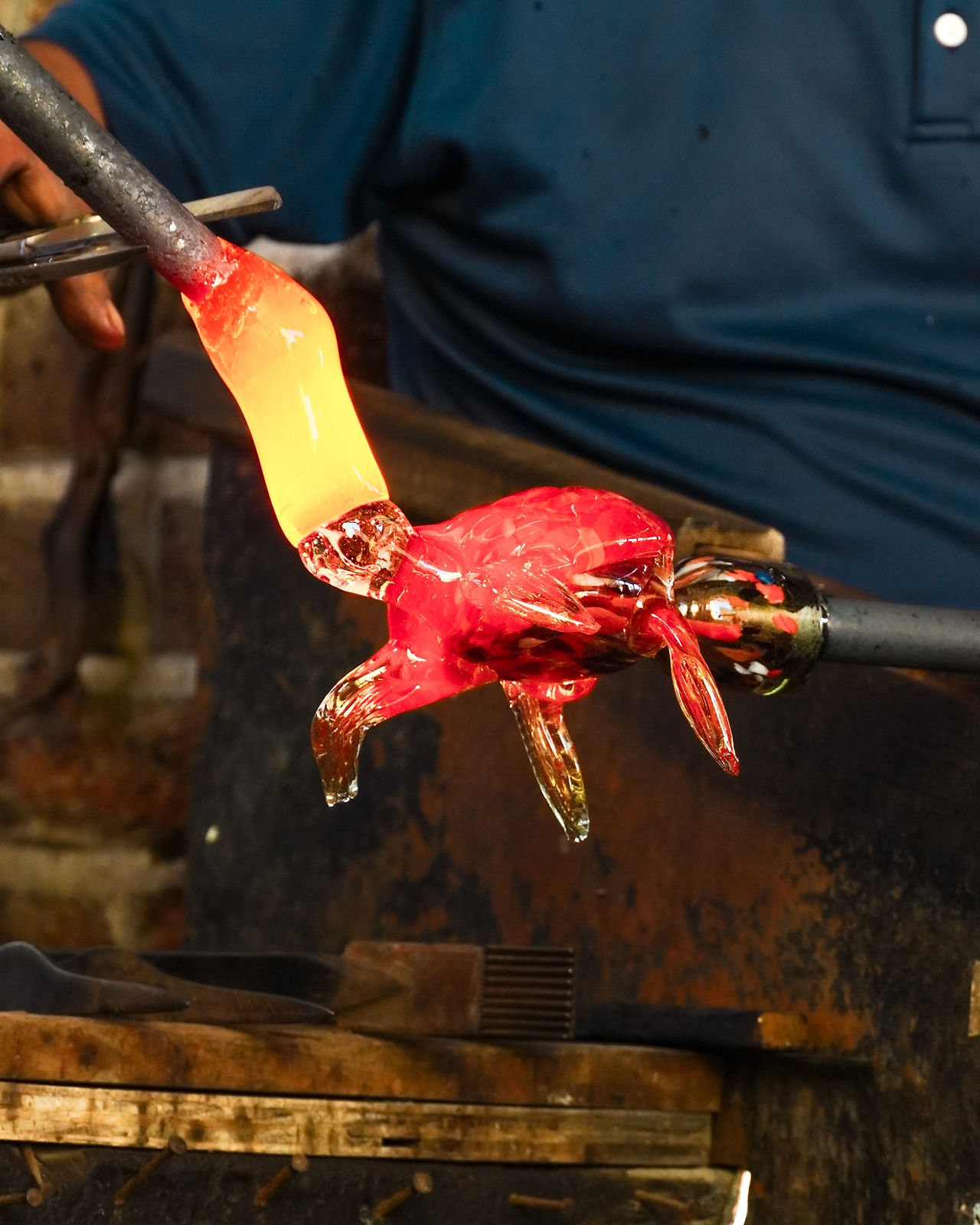 Person working on a glass turtle sculpture at Cabos Glass Factory. 
