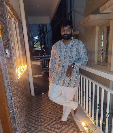 photo_6134093883404038688_y (1)_edited.jpg