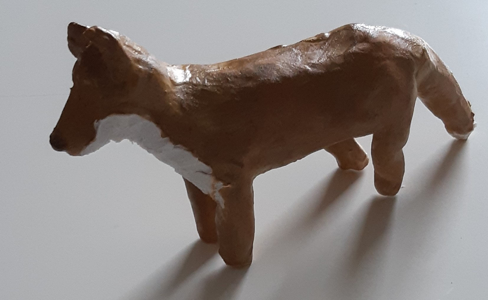 Liten räv i stengodslera