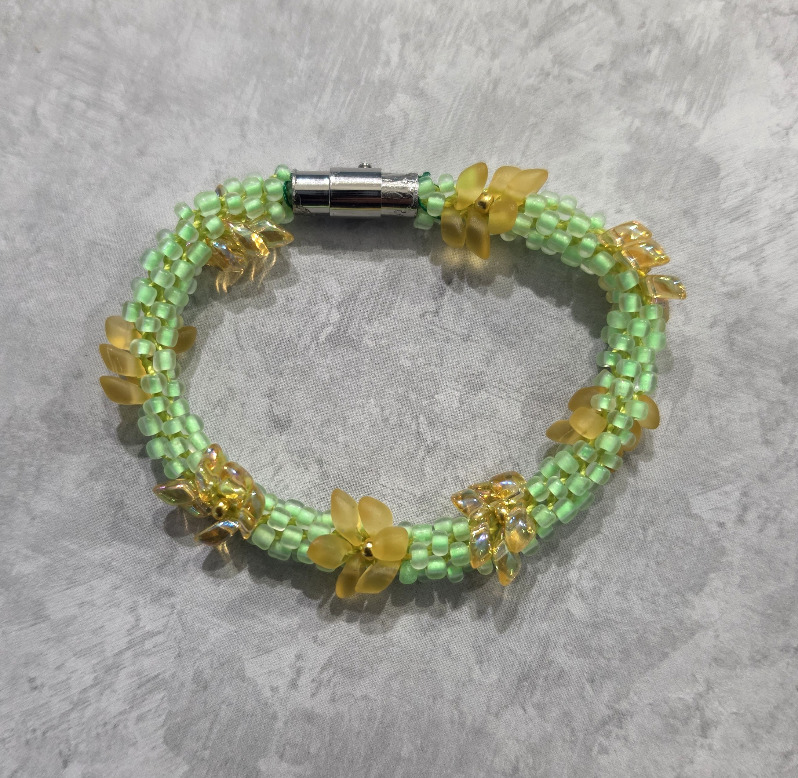 Kumihimo glass bead bracelet-green and yellow flowers
