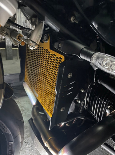 BMW RnineT MEGA オイルクーラー DKdesign BMW RnineT MEGA オイルクーラー ブラック&ブラック DKdesign