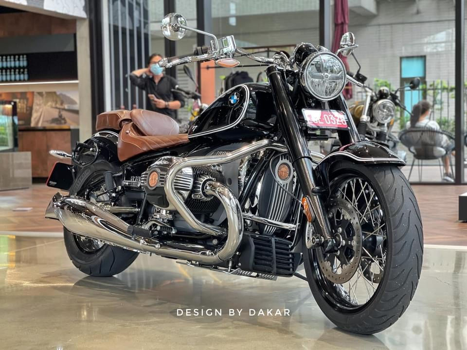 Thumbnail: DKdesign - BMW R18 Engine Cover  / Contrast Cut