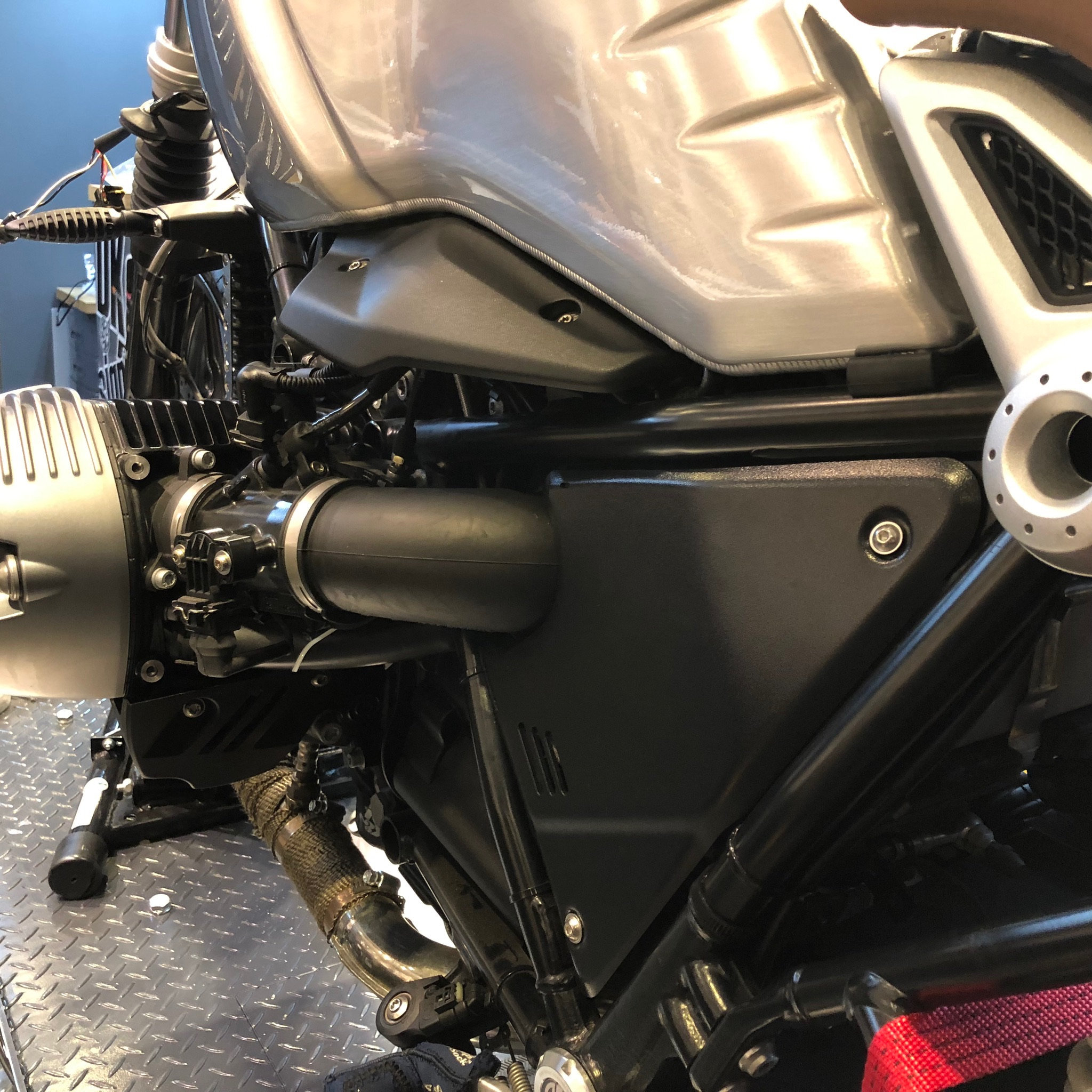 即納&大特価】 RnineT 【専用】BMW サイドカバー EXRIDER DKデザイン