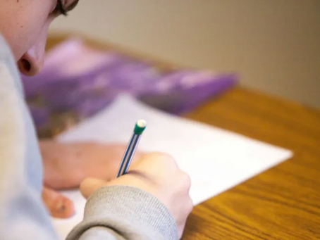 Abre la reinscripción para las Becas Gregorio Álvarez: requisitos y plazos