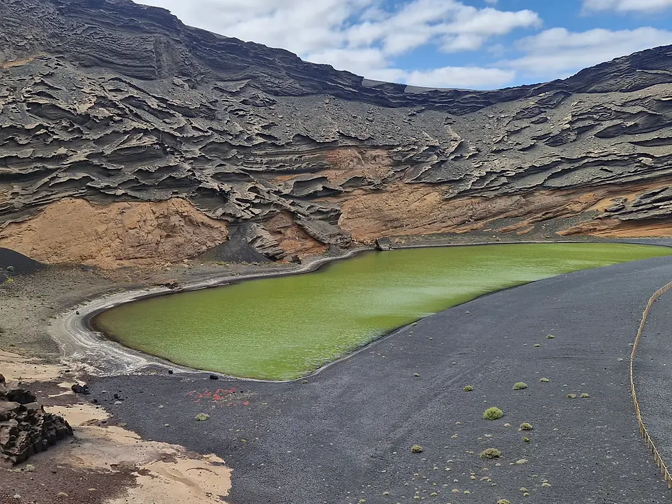 Lac vert Charco de los Clicos à El Golfo sur l’île de Lanzarote