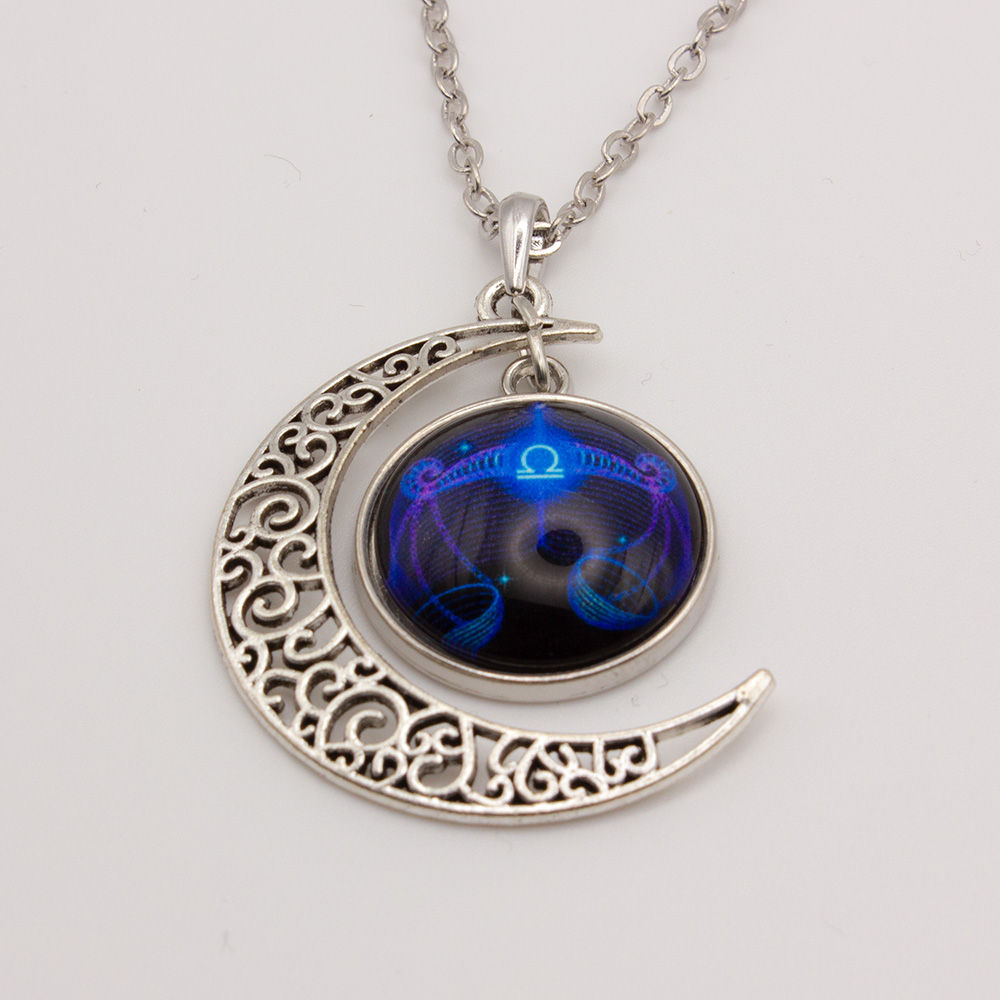 Collier astral avec croissant de lune, signe du zodiaque