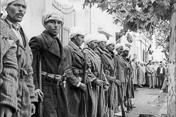 Reconnaitre le 12 mai comme journée nationale du souvenir de l’abandon des harkis.