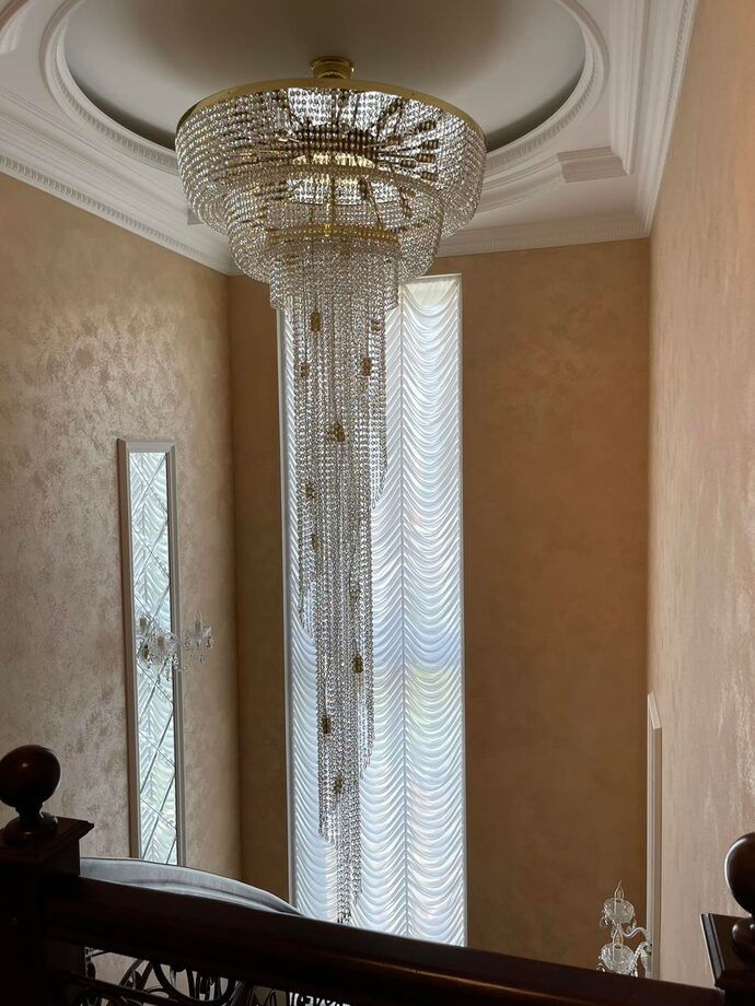 The lift for the chandelier above the stairs is completely invisible in the interior of the house