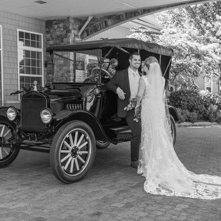 A Romantic Summer Wedding in Dewitt, MI //Meredith & Anthony