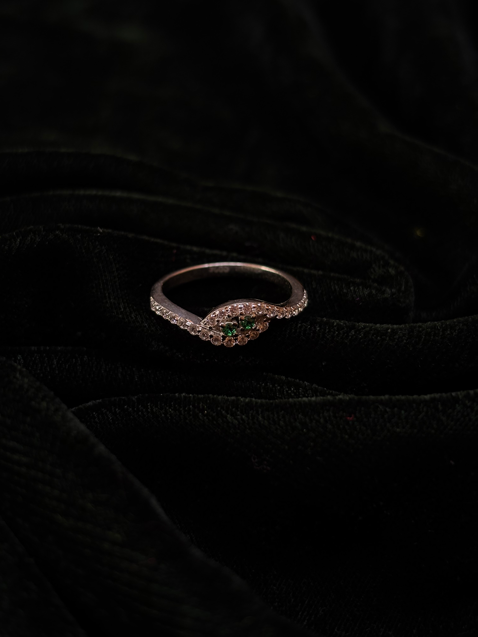 Thumbnail: Emerald Glint Twirl Ring