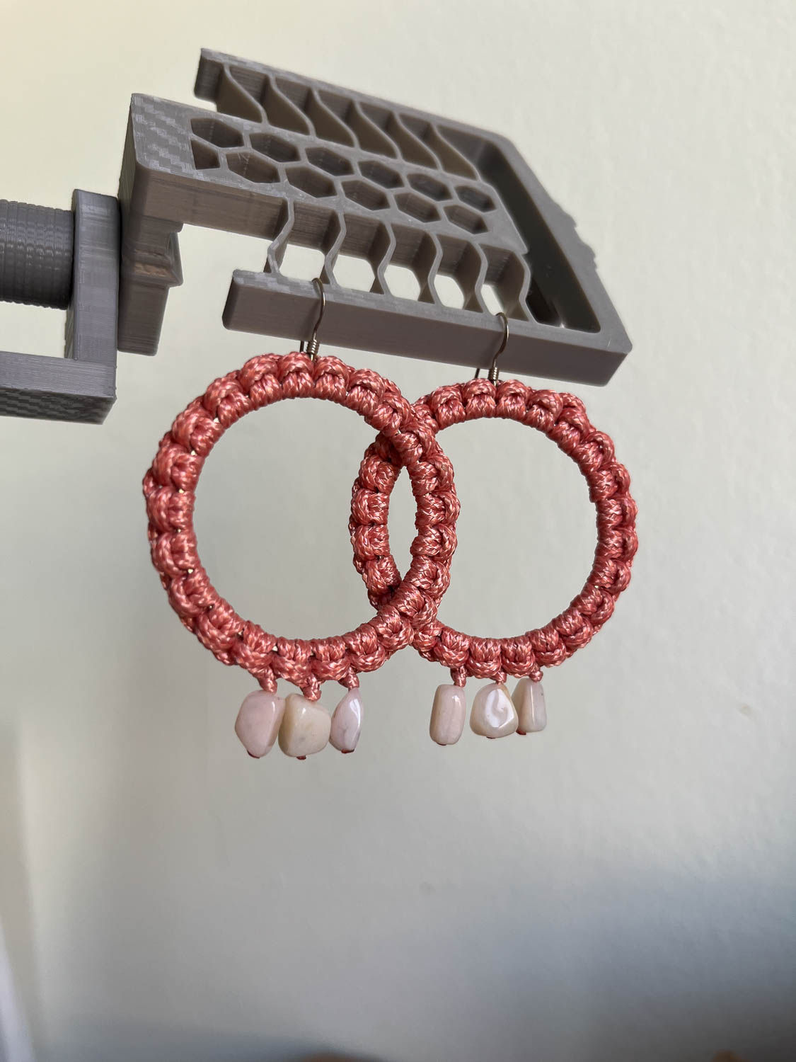 עגילי הרמוני עם אופל ורוד- ורוד