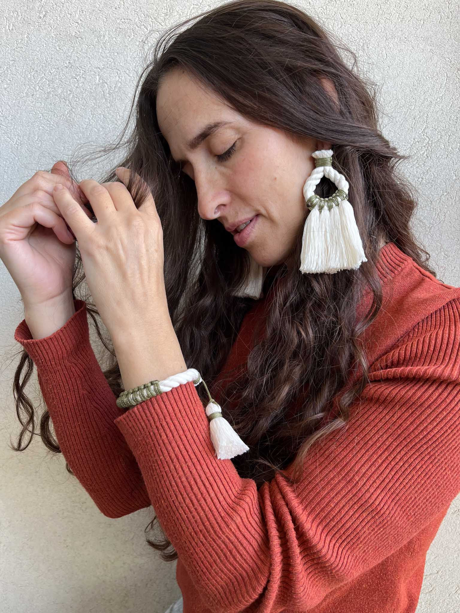  עגילי נוכחות מחוטי שעווה וכותנה בצבע ירוק זית