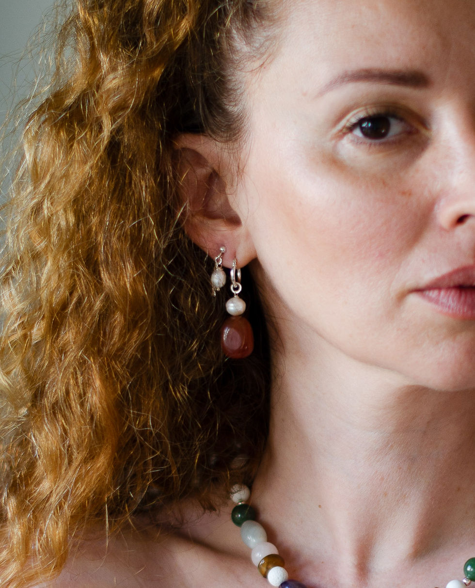 תמונה ממוזערת: עגילי קרנליאן, פנינה וכסף | מרכז- חום