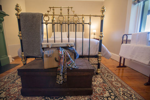 Four elegantly styled bedrooms are ready for you, drop your luggage off and explore Burra's interactive historic sites with the passport key, visit boutique shops, trendy cafes and art galleries, just a short walk from your front door.
